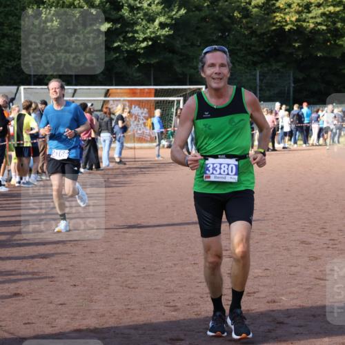 27.09.2026 - 35. Volkslauf durch das schöne Alstertal Strokosch-Dieckow http://msf.ph/oto/10574395 27.09.2026 11:20:24 Ziel 3166, 3306, 3380 meine-sportfotos.de