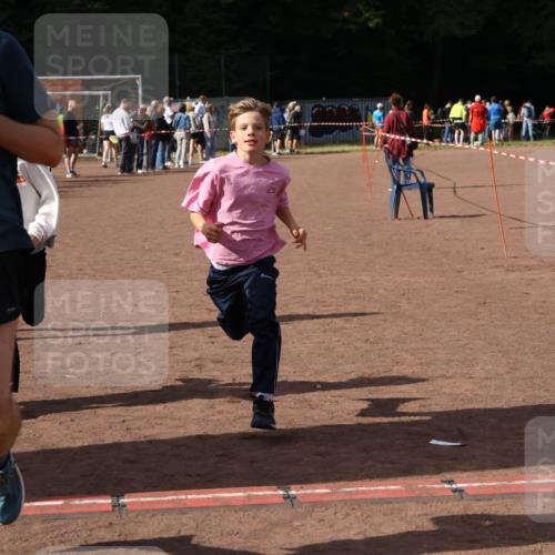 27.09.2026 - 35. Volkslauf durch das schöne Alstertal Strokosch-Dieckow http://msf.ph/oto/10574477 27.09.2026 12:28:17 Ziel 2018, 2062, 2063, 2258, 2302 meine-sportfotos.de