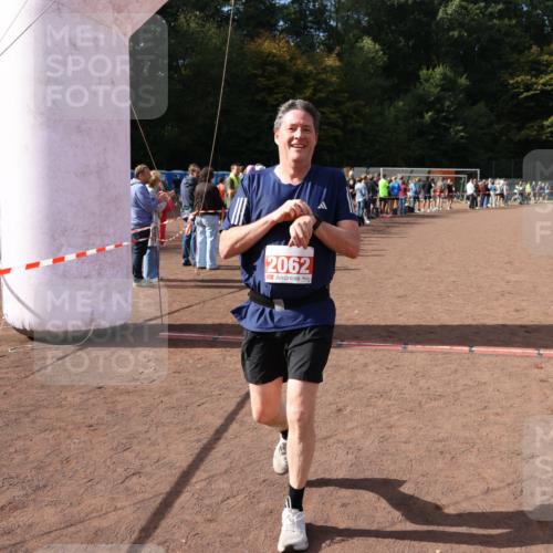 27.09.2026 - 35. Volkslauf durch das schöne Alstertal Strokosch-Dieckow http://msf.ph/oto/10574503 27.09.2026 12:28:20 Ziel 2062, 2063, 2258 meine-sportfotos.de