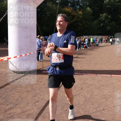 27.09.2026 - 35. Volkslauf durch das schöne Alstertal Strokosch-Dieckow http://msf.ph/oto/10574522 27.09.2026 12:28:20 Ziel 2062, 2063, 2258 meine-sportfotos.de