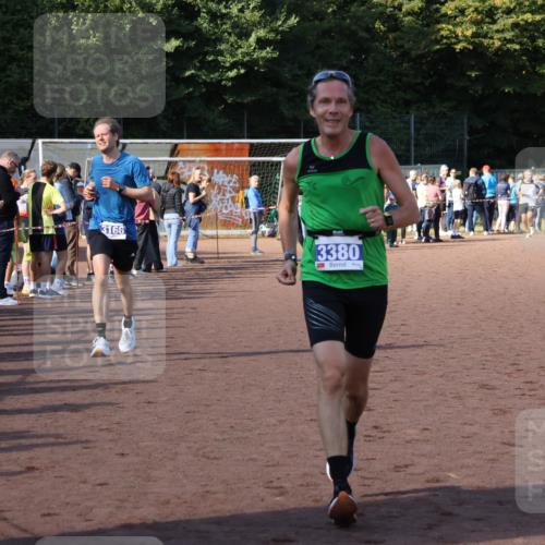 27.09.2026 - 35. Volkslauf durch das schöne Alstertal Strokosch-Dieckow http://msf.ph/oto/10574531 27.09.2026 11:20:23 Ziel 3166, 3306, 3380 meine-sportfotos.de