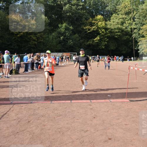 27.09.2026 - 35. Volkslauf durch das schöne Alstertal Strokosch-Dieckow http://msf.ph/oto/10574569 27.09.2026 12:28:46 Ziel 2169, 2170, 2360 meine-sportfotos.de