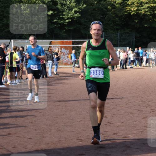 27.09.2026 - 35. Volkslauf durch das schöne Alstertal Strokosch-Dieckow http://msf.ph/oto/10574581 27.09.2026 11:20:23 Ziel 3166, 3306, 3380 meine-sportfotos.de