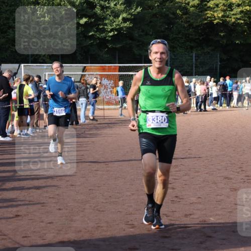 27.09.2026 - 35. Volkslauf durch das schöne Alstertal Strokosch-Dieckow http://msf.ph/oto/10574628 27.09.2026 11:20:23 Ziel 3166, 3306, 3380 meine-sportfotos.de