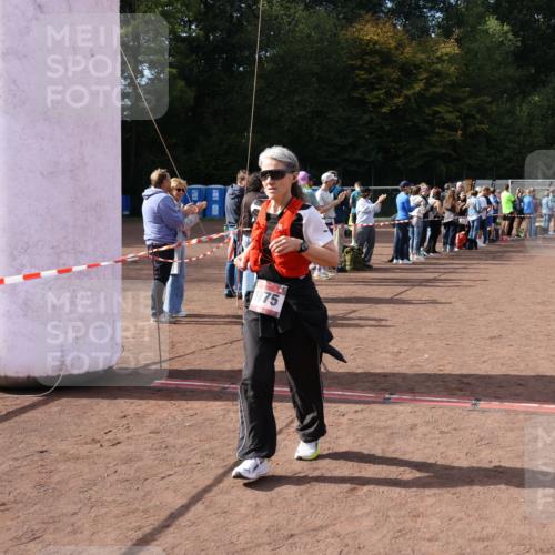 27.09.2026 - 35. Volkslauf durch das schöne Alstertal Strokosch-Dieckow http://msf.ph/oto/10574754 27.09.2026 12:28:59 Ziel 1075, 1093 meine-sportfotos.de