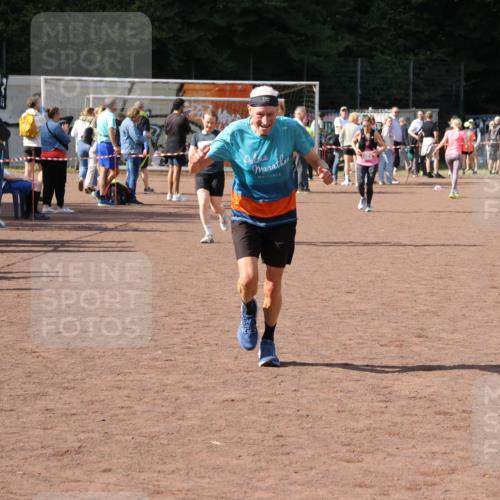 27.09.2026 - 35. Volkslauf durch das schöne Alstertal Strokosch-Dieckow http://msf.ph/oto/10575117 27.09.2026 12:34:41 Ziel 2252, 2263, 2389 meine-sportfotos.de