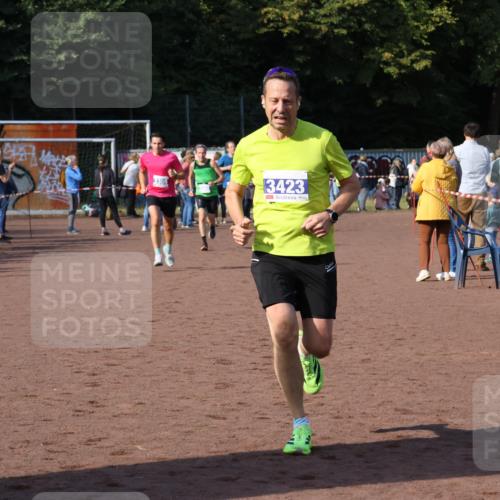 27.09.2026 - 35. Volkslauf durch das schöne Alstertal Strokosch-Dieckow http://msf.ph/oto/10575120 27.09.2026 11:20:15 Ziel 3306, 3380, 3423 meine-sportfotos.de