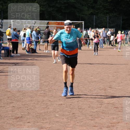 27.09.2026 - 35. Volkslauf durch das schöne Alstertal Strokosch-Dieckow http://msf.ph/oto/10575124 27.09.2026 12:34:41 Ziel 2252, 2263, 2389 meine-sportfotos.de
