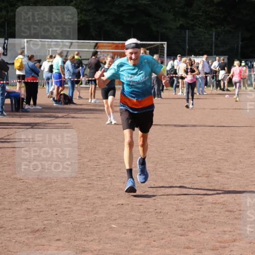 27.09.2026 - 35. Volkslauf durch das schöne Alstertal Strokosch-Dieckow http://msf.ph/oto/10575128 27.09.2026 12:34:41 Ziel 2252, 2263, 2389 meine-sportfotos.de