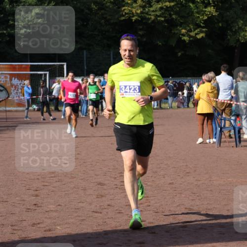 27.09.2026 - 35. Volkslauf durch das schöne Alstertal Strokosch-Dieckow http://msf.ph/oto/10575169 27.09.2026 11:20:15 Ziel 3306, 3380, 3423 meine-sportfotos.de