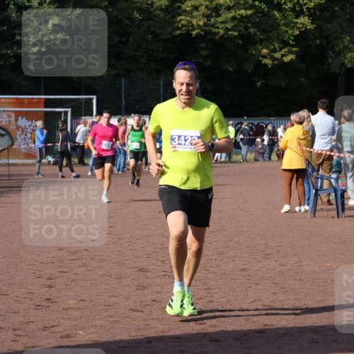 27.09.2026 - 35. Volkslauf durch das schöne Alstertal Strokosch-Dieckow http://msf.ph/oto/10575279 27.09.2026 11:20:15 Ziel 3306, 3380, 3423 meine-sportfotos.de