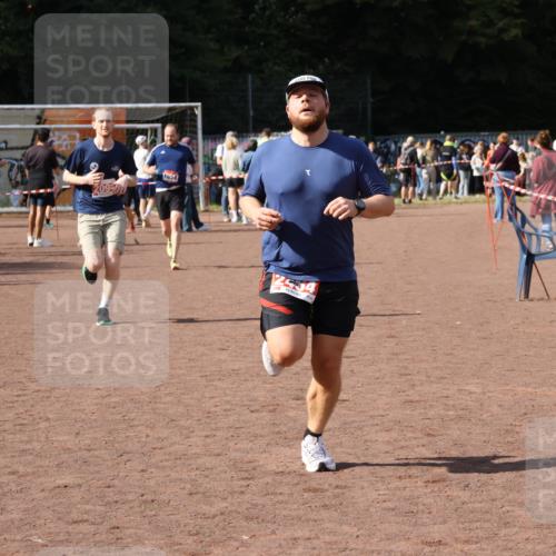27.09.2026 - 35. Volkslauf durch das schöne Alstertal Strokosch-Dieckow http://msf.ph/oto/10575320 27.09.2026 12:35:10 Ziel 1654, 2094, 2464 meine-sportfotos.de