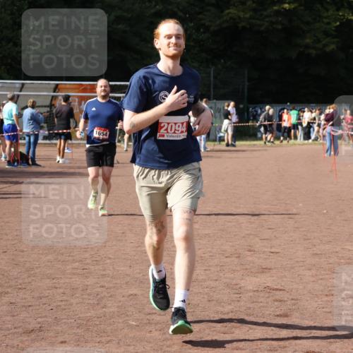 27.09.2026 - 35. Volkslauf durch das schöne Alstertal Strokosch-Dieckow http://msf.ph/oto/10575355 27.09.2026 12:35:14 Ziel 1654, 2094, 2464 meine-sportfotos.de