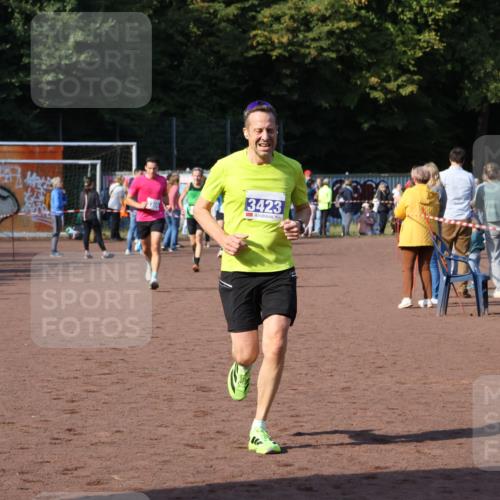 27.09.2026 - 35. Volkslauf durch das schöne Alstertal Strokosch-Dieckow http://msf.ph/oto/10575386 27.09.2026 11:20:15 Ziel 3306, 3380, 3423 meine-sportfotos.de