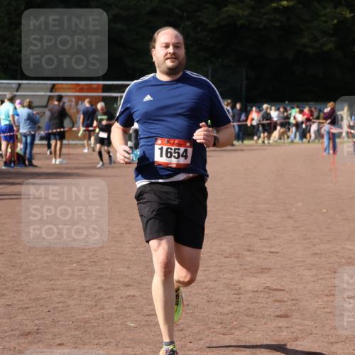 27.09.2026 - 35. Volkslauf durch das schöne Alstertal Strokosch-Dieckow http://msf.ph/oto/10575394 27.09.2026 12:35:17 Ziel 1654, 2094 meine-sportfotos.de