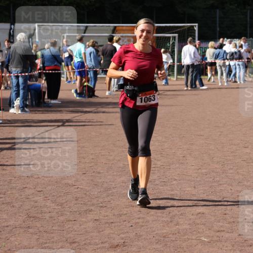 27.09.2026 - 35. Volkslauf durch das schöne Alstertal Strokosch-Dieckow http://msf.ph/oto/10575449 27.09.2026 12:35:43 Ziel 1063 meine-sportfotos.de