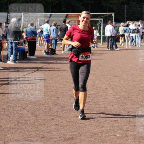 27.09.2026 - 35. Volkslauf durch das schöne Alstertal Strokosch-Dieckow http://msf.ph/oto/10575454 27.09.2026 12:35:43 Ziel 1063 meine-sportfotos.de