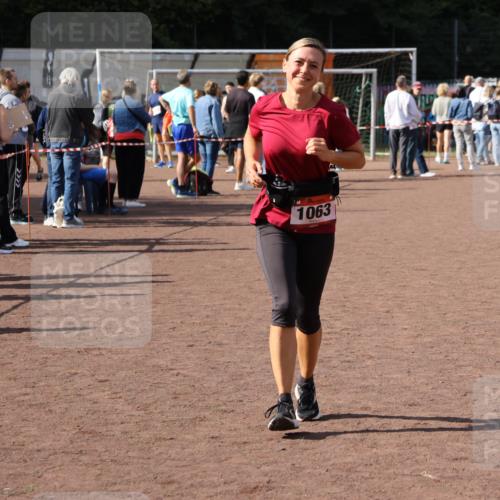 27.09.2026 - 35. Volkslauf durch das schöne Alstertal Strokosch-Dieckow http://msf.ph/oto/10575474 27.09.2026 12:35:44 Ziel 1063 meine-sportfotos.de