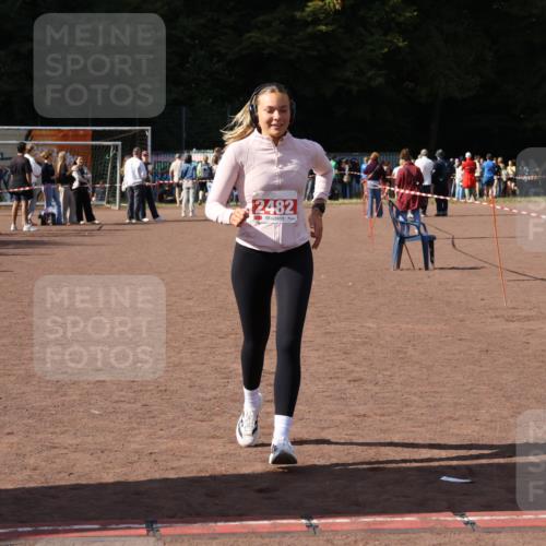 27.09.2026 - 35. Volkslauf durch das schöne Alstertal Strokosch-Dieckow http://msf.ph/oto/10575541 27.09.2026 12:36:02 Ziel 2482, 2495 meine-sportfotos.de