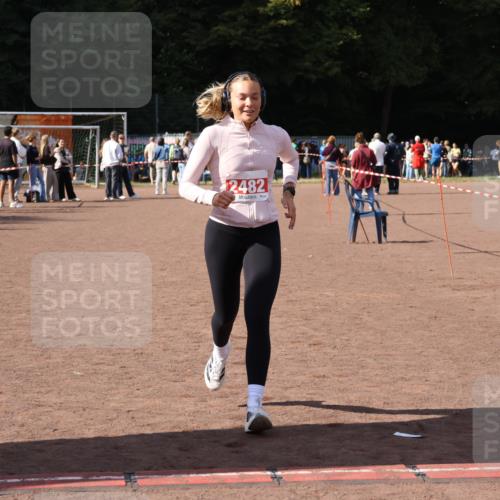 27.09.2026 - 35. Volkslauf durch das schöne Alstertal Strokosch-Dieckow http://msf.ph/oto/10575547 27.09.2026 12:36:02 Ziel 2482, 2495 meine-sportfotos.de