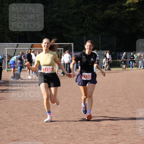 27.09.2026 - 35. Volkslauf durch das schöne Alstertal Strokosch-Dieckow http://msf.ph/oto/10575604 27.09.2026 12:36:23 Ziel 2155, 2158 meine-sportfotos.de