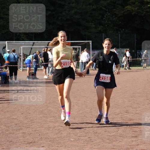 27.09.2026 - 35. Volkslauf durch das schöne Alstertal Strokosch-Dieckow http://msf.ph/oto/10575618 27.09.2026 12:36:24 Ziel 2155, 2158 meine-sportfotos.de