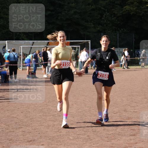27.09.2026 - 35. Volkslauf durch das schöne Alstertal Strokosch-Dieckow http://msf.ph/oto/10575622 27.09.2026 12:36:24 Ziel 2155, 2158 meine-sportfotos.de