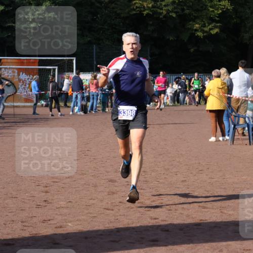 27.09.2026 - 35. Volkslauf durch das schöne Alstertal Strokosch-Dieckow http://msf.ph/oto/10575632 27.09.2026 11:20:08 Ziel 3398, 3423 meine-sportfotos.de