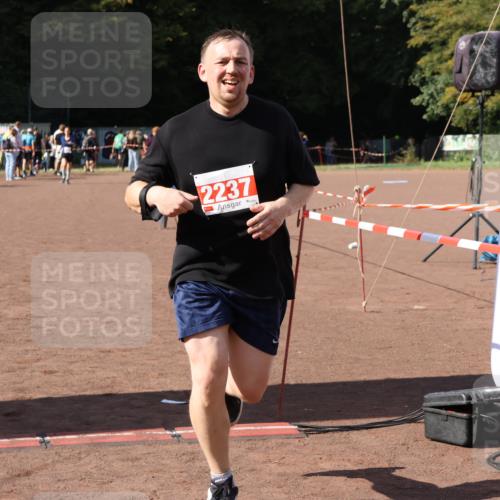 27.09.2026 - 35. Volkslauf durch das schöne Alstertal Strokosch-Dieckow http://msf.ph/oto/10575686 27.09.2026 12:36:51 Ziel 2237, 2968 meine-sportfotos.de