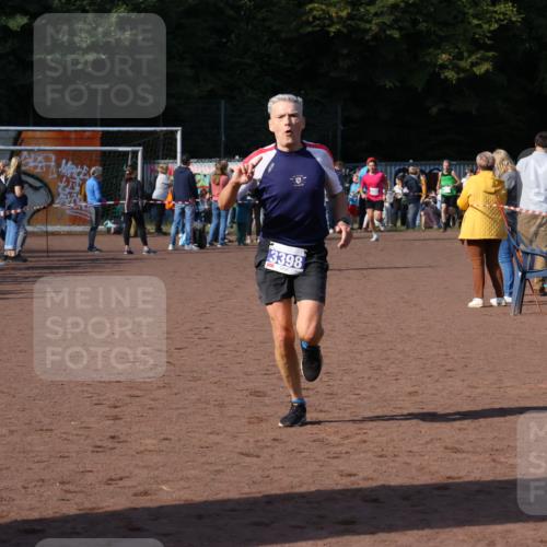 27.09.2026 - 35. Volkslauf durch das schöne Alstertal Strokosch-Dieckow http://msf.ph/oto/10575778 27.09.2026 11:20:08 Ziel 3398, 3423 meine-sportfotos.de