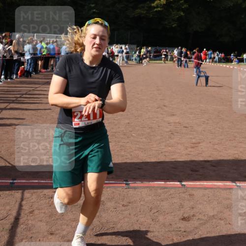 27.09.2026 - 35. Volkslauf durch das schöne Alstertal Strokosch-Dieckow http://msf.ph/oto/10575877 27.09.2026 12:30:07 Ziel 2210, 2211 meine-sportfotos.de