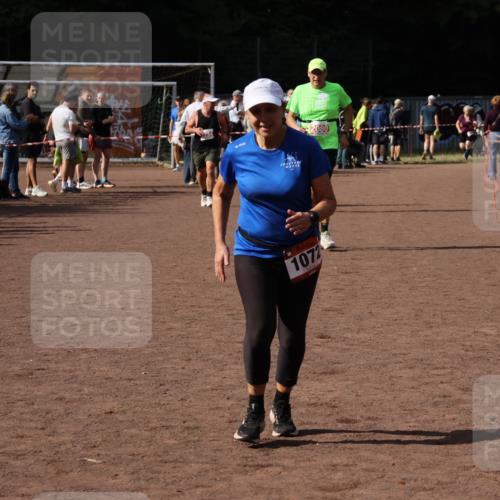 27.09.2026 - 35. Volkslauf durch das schöne Alstertal Strokosch-Dieckow http://msf.ph/oto/10576293 27.09.2026 12:30:39 Ziel 1072, 1647, 2080 meine-sportfotos.de