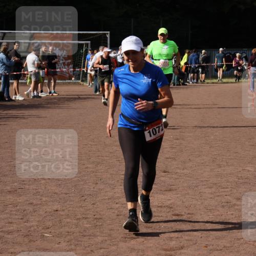 27.09.2026 - 35. Volkslauf durch das schöne Alstertal Strokosch-Dieckow http://msf.ph/oto/10576299 27.09.2026 12:30:39 Ziel 1072, 1647, 2080 meine-sportfotos.de