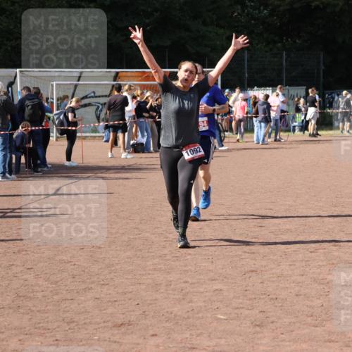 27.09.2026 - 35. Volkslauf durch das schöne Alstertal Strokosch-Dieckow http://msf.ph/oto/10576333 27.09.2026 12:38:28 Ziel 1092, 2194 meine-sportfotos.de
