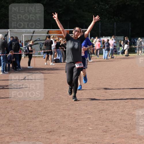 27.09.2026 - 35. Volkslauf durch das schöne Alstertal Strokosch-Dieckow http://msf.ph/oto/10576340 27.09.2026 12:38:28 Ziel 1092, 2194 meine-sportfotos.de