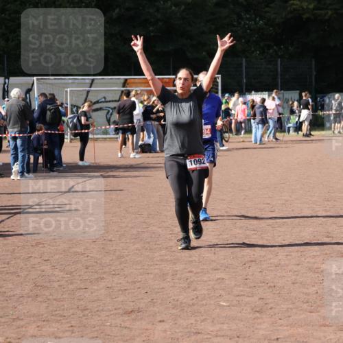 27.09.2026 - 35. Volkslauf durch das schöne Alstertal Strokosch-Dieckow http://msf.ph/oto/10576374 27.09.2026 12:38:29 Ziel 1092, 2194 meine-sportfotos.de