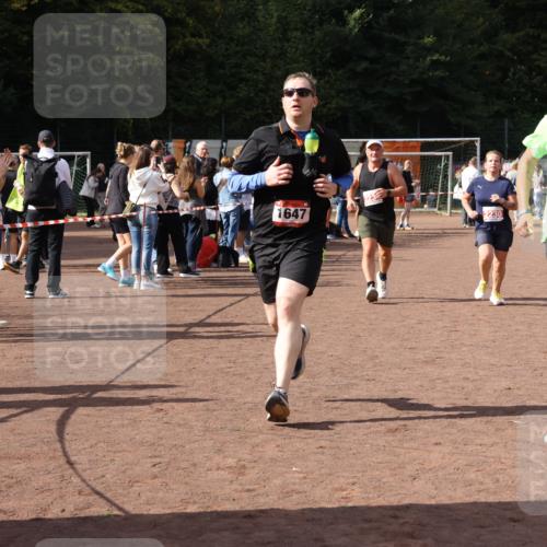27.09.2026 - 35. Volkslauf durch das schöne Alstertal Strokosch-Dieckow http://msf.ph/oto/10576389 27.09.2026 12:30:44 Ziel 1072, 1647, 2080, 2230, 2234 meine-sportfotos.de
