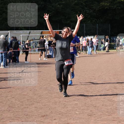 27.09.2026 - 35. Volkslauf durch das schöne Alstertal Strokosch-Dieckow http://msf.ph/oto/10576412 27.09.2026 12:38:29 Ziel 1092, 2194 meine-sportfotos.de