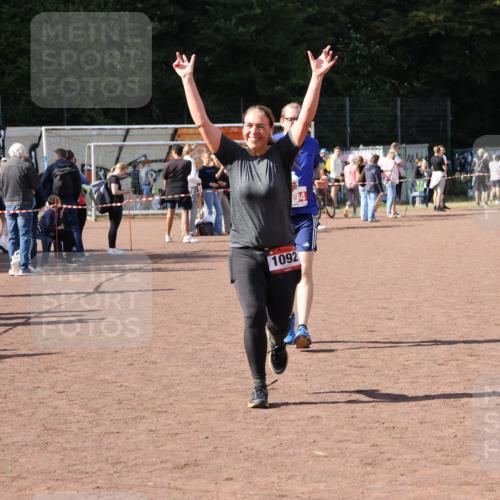 27.09.2026 - 35. Volkslauf durch das schöne Alstertal Strokosch-Dieckow http://msf.ph/oto/10576445 27.09.2026 12:38:29 Ziel 1092, 2194 meine-sportfotos.de
