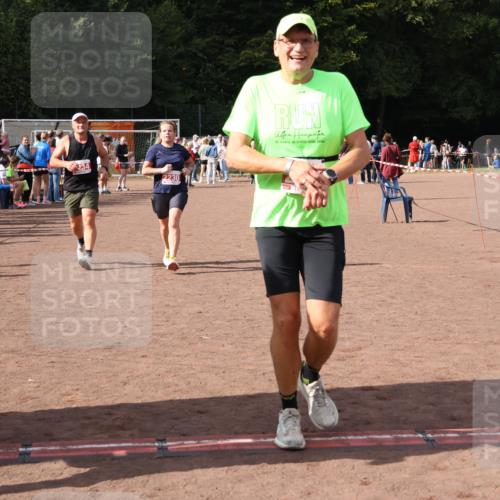 27.09.2026 - 35. Volkslauf durch das schöne Alstertal Strokosch-Dieckow http://msf.ph/oto/10576458 27.09.2026 12:30:45 Ziel 1647, 2080, 2230, 2234 meine-sportfotos.de