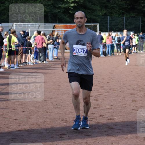 27.09.2026 - 35. Volkslauf durch das schöne Alstertal Strokosch-Dieckow http://msf.ph/oto/10576480 27.09.2026 11:19:55 Ziel 3057, 3978 meine-sportfotos.de