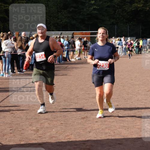 27.09.2026 - 35. Volkslauf durch das schöne Alstertal Strokosch-Dieckow http://msf.ph/oto/10576510 27.09.2026 12:30:47 Ziel 1647, 2080, 2230, 2234 meine-sportfotos.de