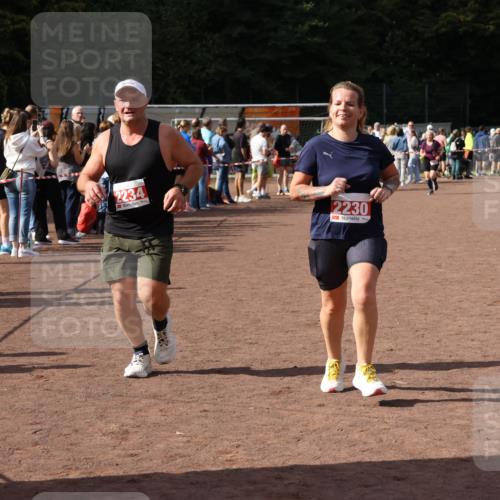 27.09.2026 - 35. Volkslauf durch das schöne Alstertal Strokosch-Dieckow http://msf.ph/oto/10576518 27.09.2026 12:30:47 Ziel 1647, 2080, 2230, 2234 meine-sportfotos.de