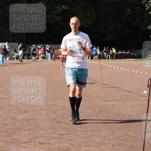27.09.2026 - 35. Volkslauf durch das schöne Alstertal Strokosch-Dieckow http://msf.ph/oto/10576528 27.09.2026 12:38:56 Ziel 2052 meine-sportfotos.de