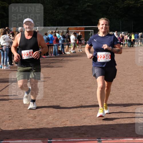 27.09.2026 - 35. Volkslauf durch das schöne Alstertal Strokosch-Dieckow http://msf.ph/oto/10576554 27.09.2026 12:30:48 Ziel 1647, 2080, 2230, 2234 meine-sportfotos.de