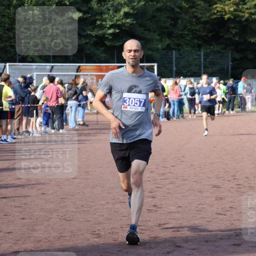 27.09.2026 - 35. Volkslauf durch das schöne Alstertal Strokosch-Dieckow http://msf.ph/oto/10576620 27.09.2026 11:19:55 Ziel 3057, 3978 meine-sportfotos.de