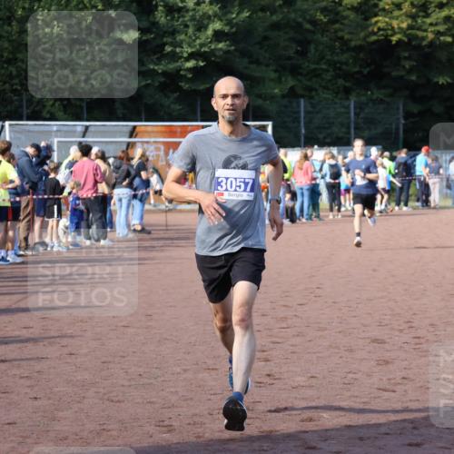 27.09.2026 - 35. Volkslauf durch das schöne Alstertal Strokosch-Dieckow http://msf.ph/oto/10576667 27.09.2026 11:19:55 Ziel 3057, 3978 meine-sportfotos.de