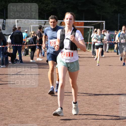 27.09.2026 - 35. Volkslauf durch das schöne Alstertal Strokosch-Dieckow http://msf.ph/oto/10576697 27.09.2026 12:39:44 Ziel 2079, 2311, 2483, 2484 meine-sportfotos.de
