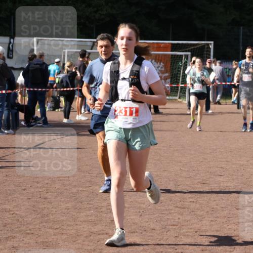 27.09.2026 - 35. Volkslauf durch das schöne Alstertal Strokosch-Dieckow http://msf.ph/oto/10576714 27.09.2026 12:39:44 Ziel 2079, 2311, 2483, 2484 meine-sportfotos.de