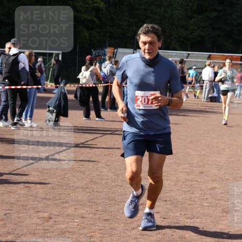 27.09.2026 - 35. Volkslauf durch das schöne Alstertal Strokosch-Dieckow http://msf.ph/oto/10576748 27.09.2026 12:39:46 Ziel 2079, 2267, 2311, 2483, 2484 meine-sportfotos.de